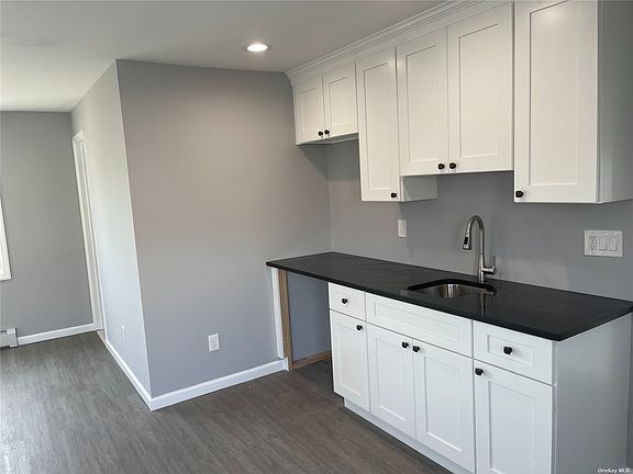 2nd image of 345 Louis Ave S