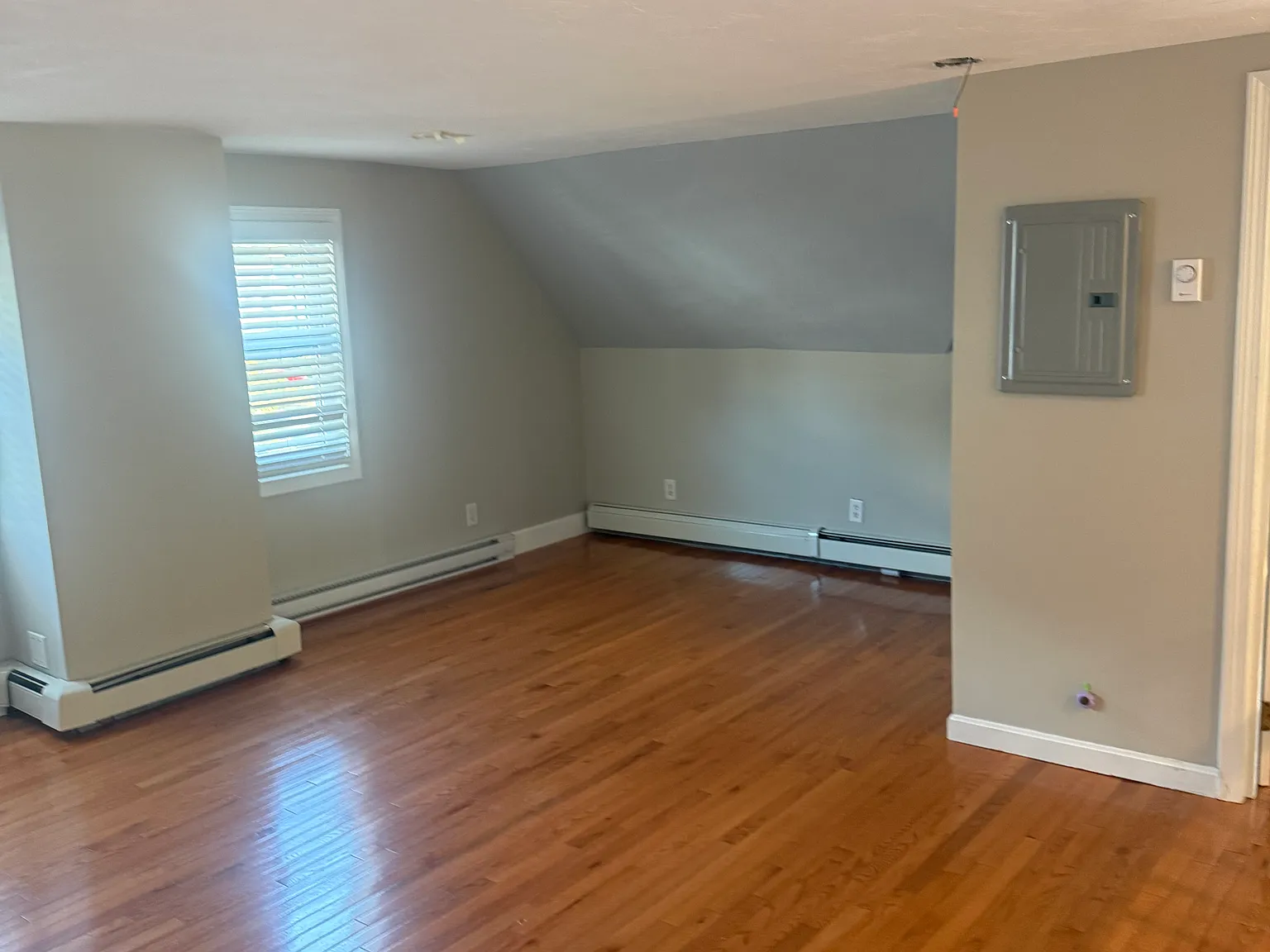 2 bed, 800 sqft, $2,100 — Photo 2