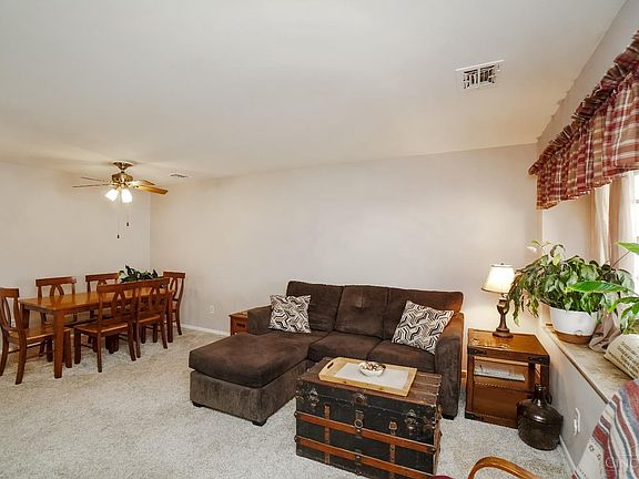 4th image of 179 Ruskin Dr