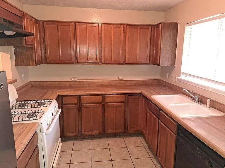 2426 Spring Dusk Ln — Photo 4