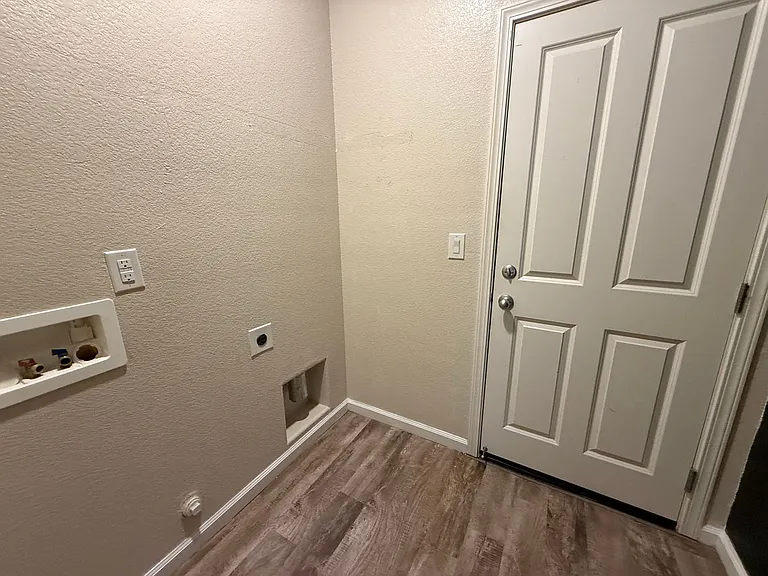 2995 Stable Dr — Photo 5
