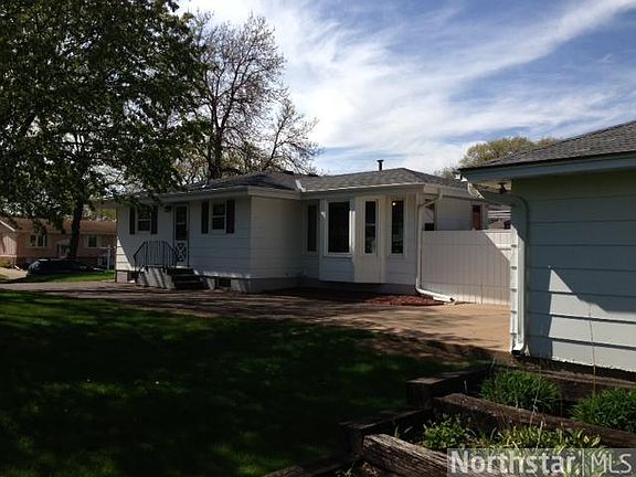 2nd image of 6655 Anoka St NE