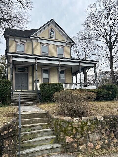 1st image of 328 Mountain Ave SW