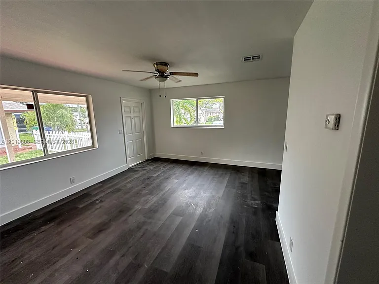 117 SE 2nd Ave #1 — Photo 7