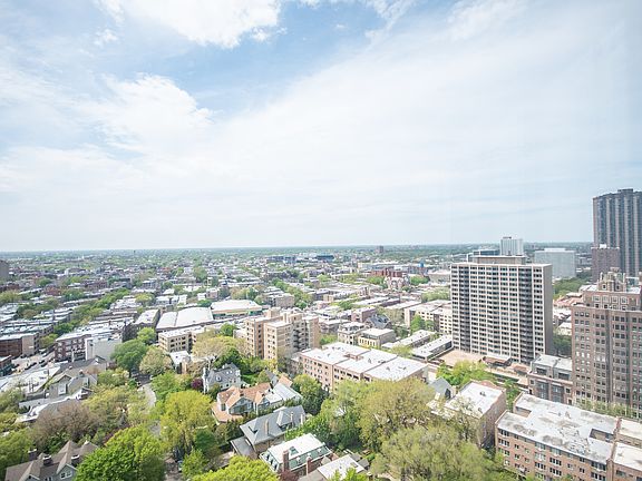 2nd image of 525 W Hawthorne Pl APT 2706