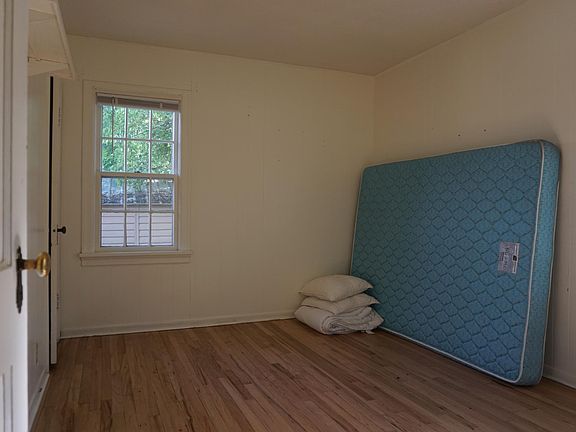 3rd image of 420 Burlington Ave