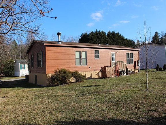 3rd image of 4 Crestmont Ln