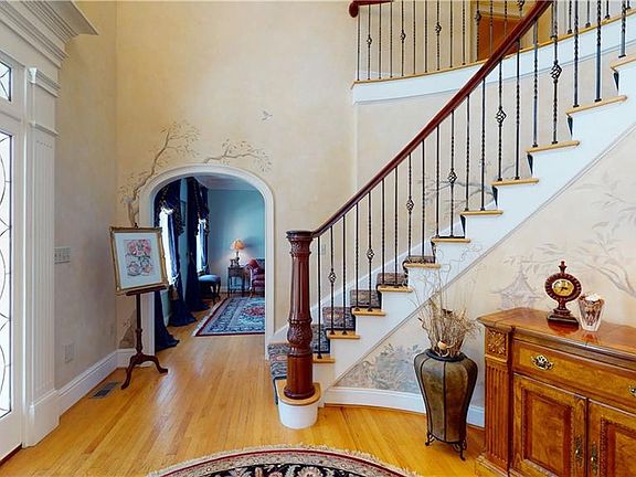 5th image of 73 Balfour Dr