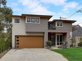 122 W Devon St, Whitefish Bay, WI 53217