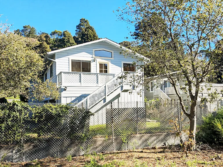 423 Shoreline Hwy #BACK — Photo 2