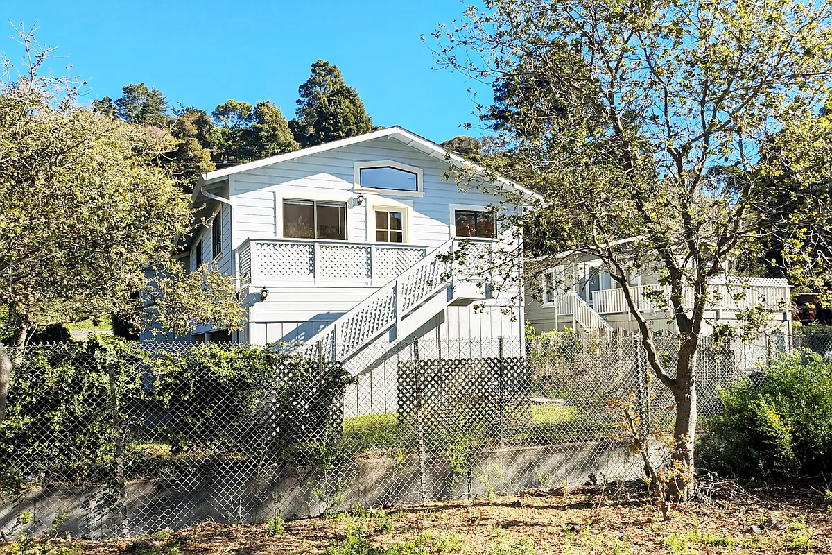 Building Photo - 423 Shoreline Hwy #BACK