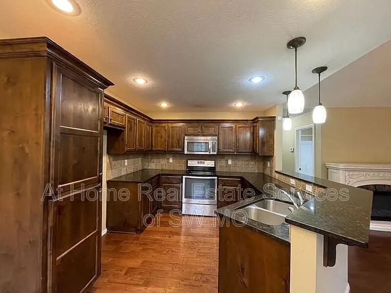 4576 Greenridge — Photo 5