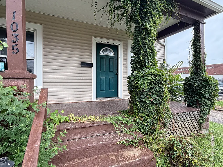 1035 Cherry Ave NE — Photo 2