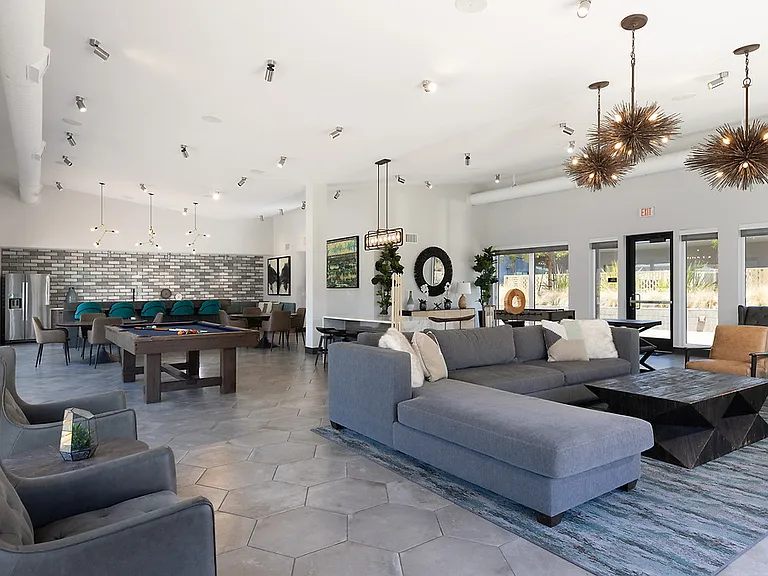 Mylo Santa Clara — Photo 24