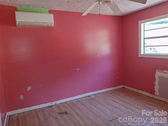 4th image of 2795 Old Henson Cove Rd