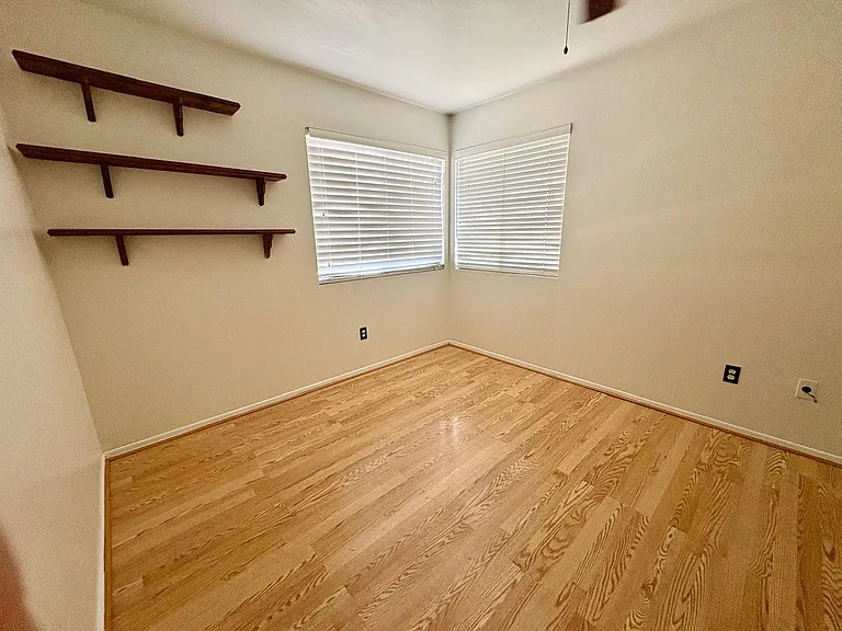 326 N Pioneer St — Photo 37