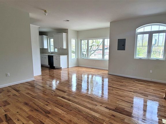 2nd image of 1297 Richmond Ave #B