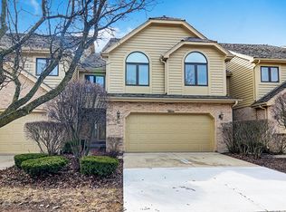 8606 Thistlewood Ct, Darien, IL 60561