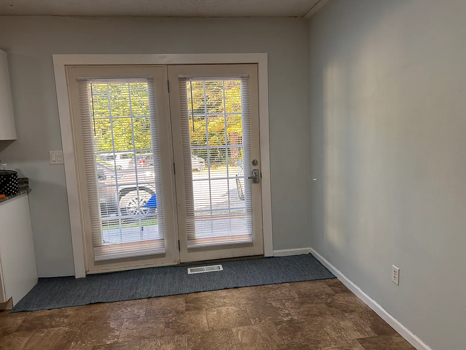3 bed, 1100 sqft, $2,250 — Photo 2