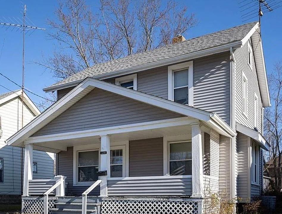 1st image of 1398 Larchmont Ave NE
