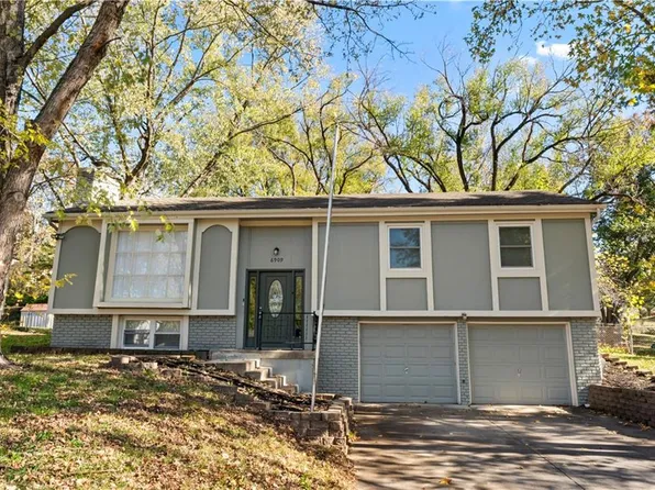 6909 NW Searcy Dr, Kansas City, MO 64152