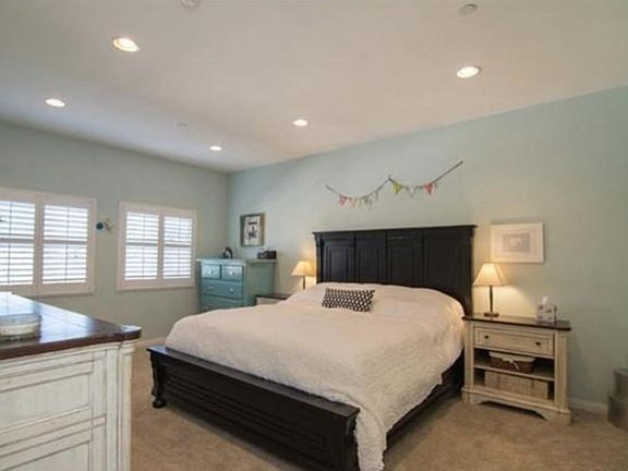 5th image of 4821 Bakman Ave Unit 302