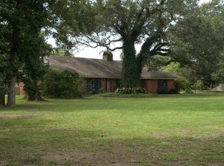 8109 Meadow Ln, Abbeville, LA 70510