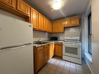 331 West 35th Street, #3R