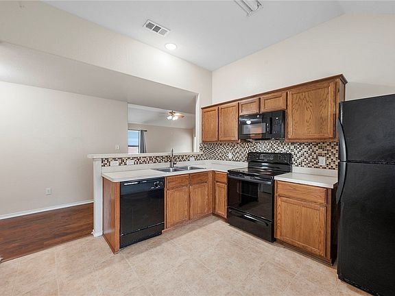 3rd image of 1011 Bittle Ln