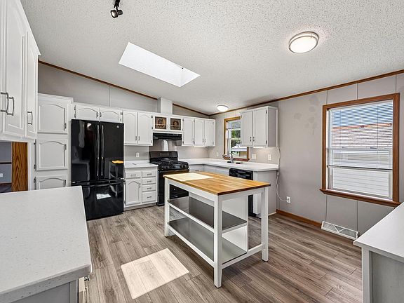2nd image of 504 Harbor Heights Dr