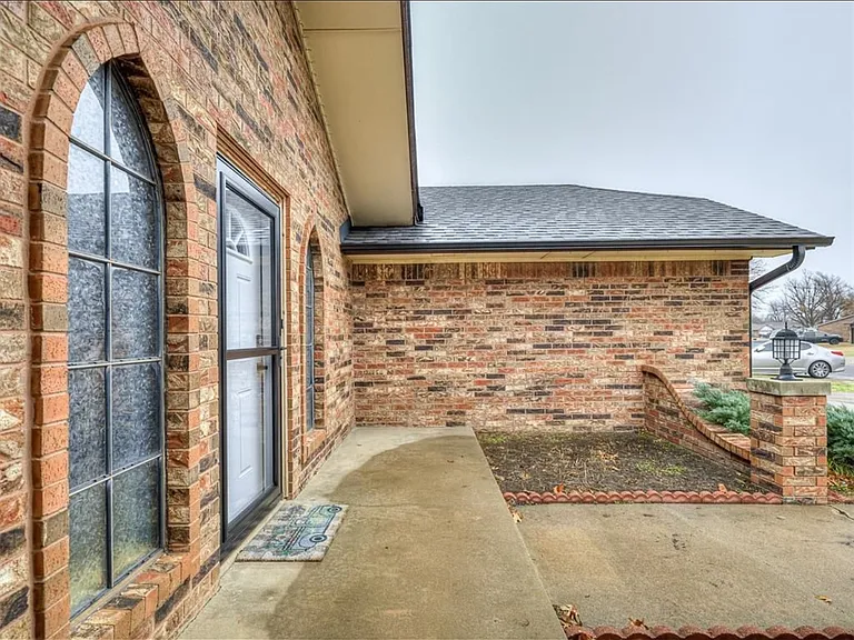 7225 Skylark Ln — Photo 3