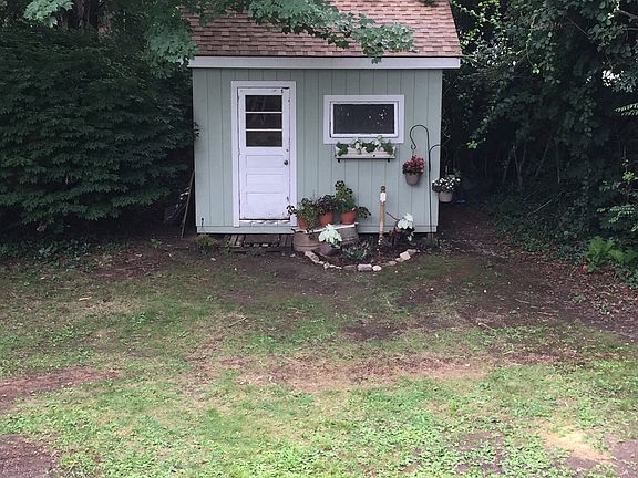 5th image of 24 Winfield Ct