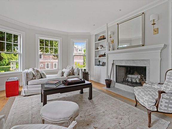 4th image of 546 Washington St