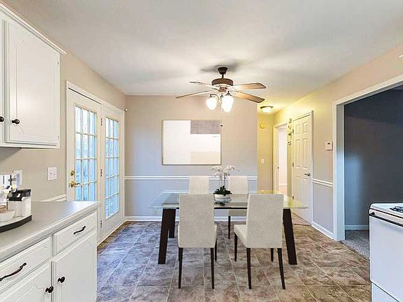 3rd image of 322 Timberglen Dr