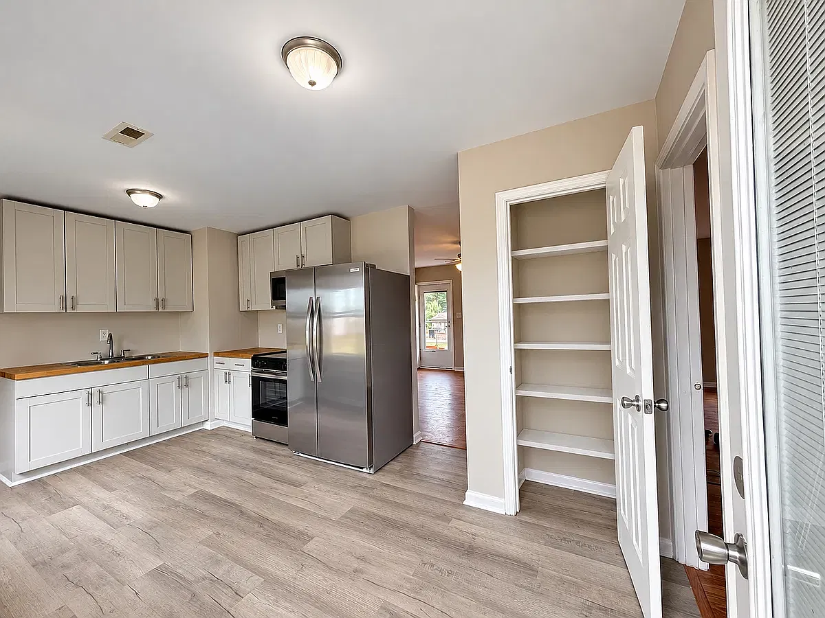 4 bed, 1242 sqft, $1,900 — Photo 3