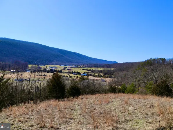 11 S Hilltop Dr, Delray, WV 26714