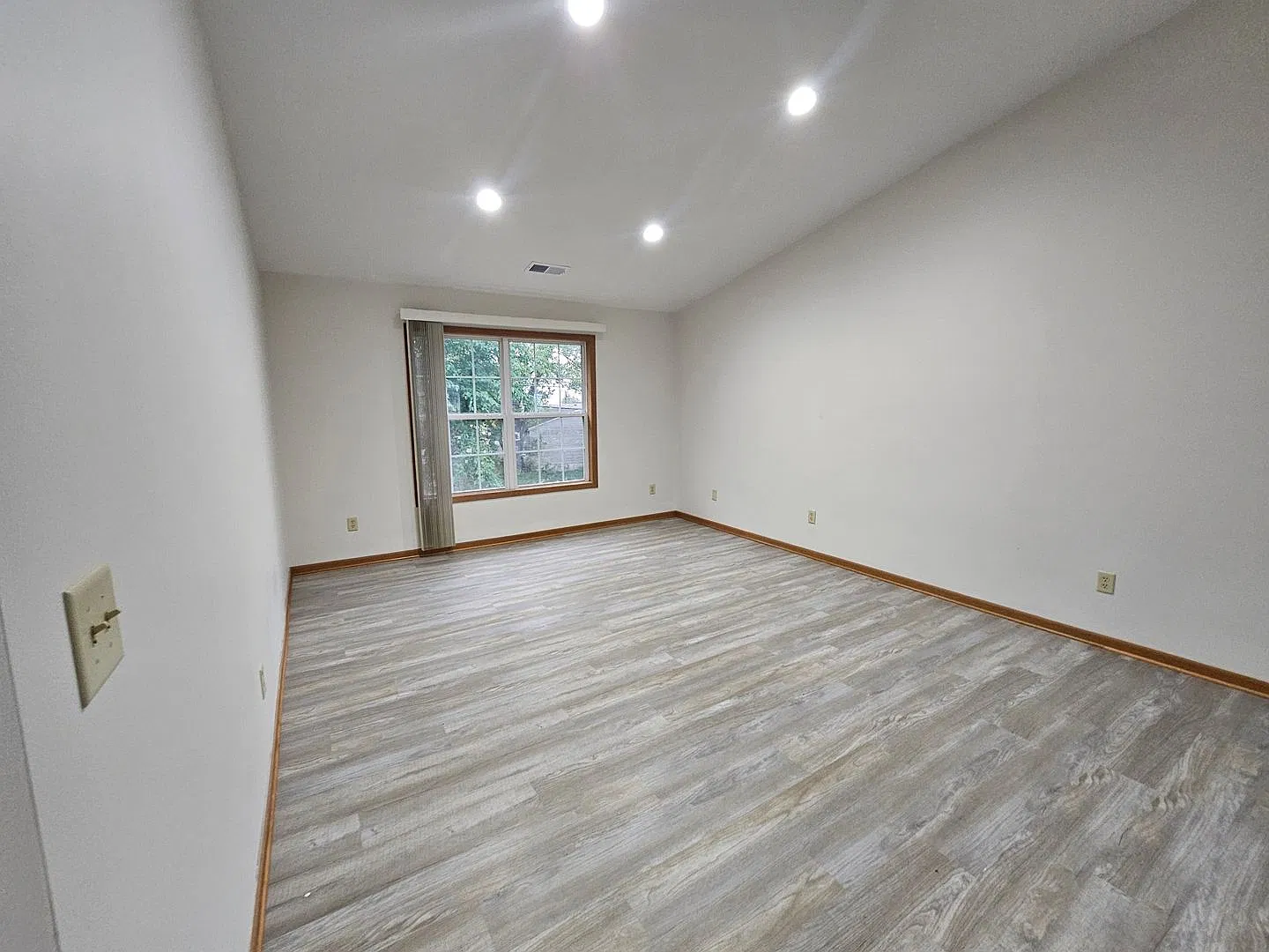 1021 Minns Drive — Photo 3