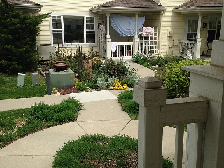3950 Colorado Ave #B — Photo 2