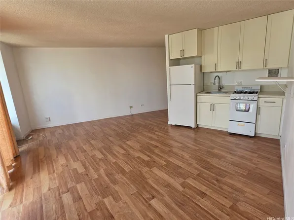 750 Amana St APT 1904, Honolulu, HI 96814