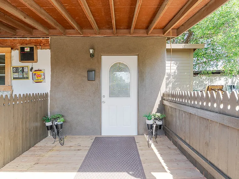 13333 Gladstone Ave — Photo 2