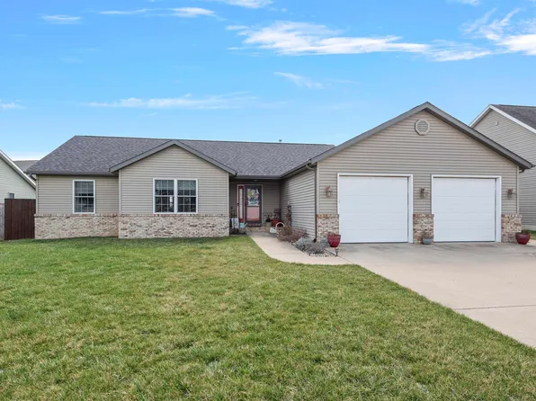 1912 Turtle Creek Dr, Chatham, IL 62629