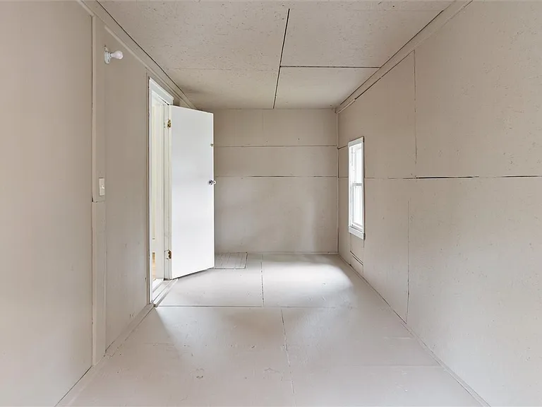 19 Genesee Park Blvd — Photo 35