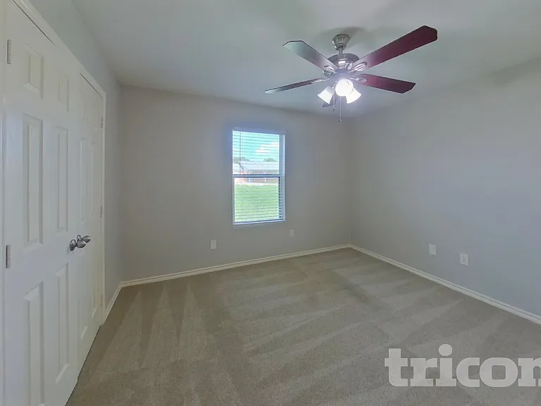 213 Dean Ct — Photo 8