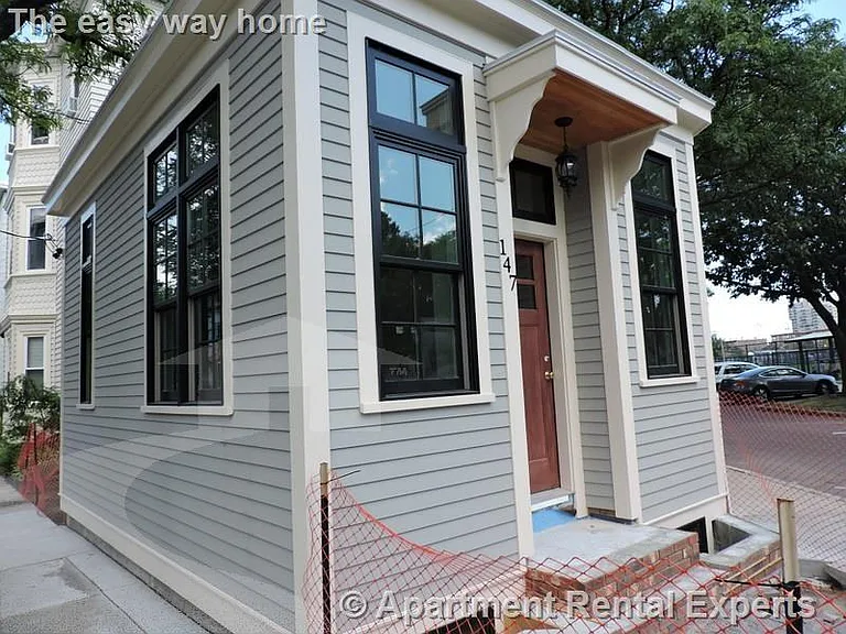 147 Webster Ave — Photo 11