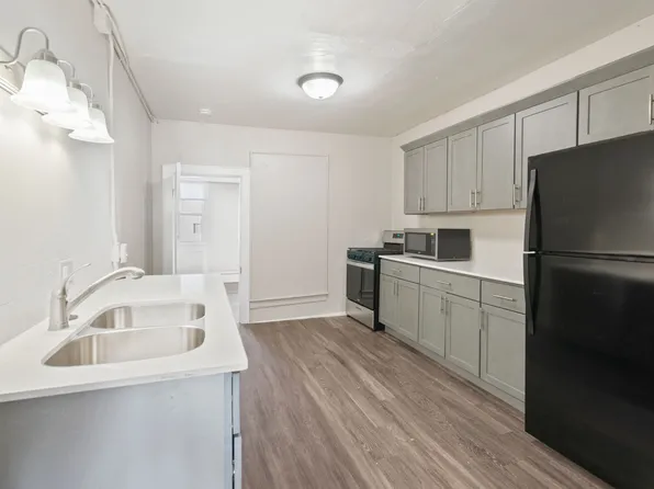 2022 1/2 College St - Cedar Falls