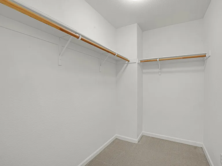 2111 Parkhurst St — Photo 16