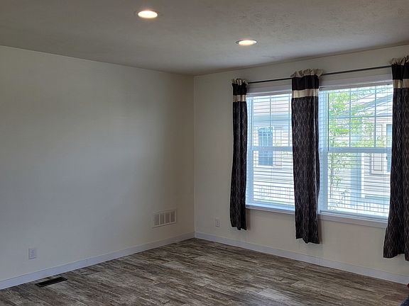 5th image of 1585 Ray Blvd #679