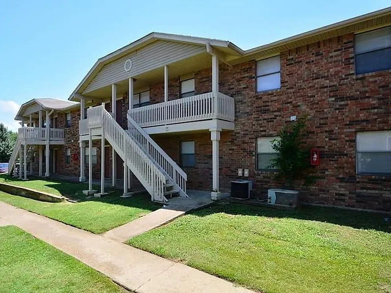Berwick Apartments — Photo 6
