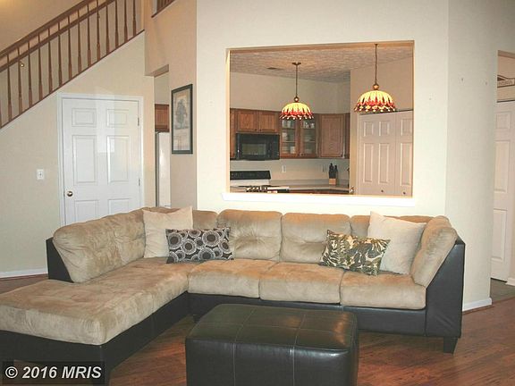 Pass through from Living Room into the Kitchen