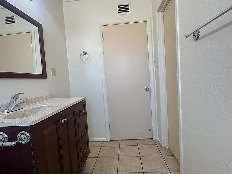 1800 E Fry Blvd #12 — Photo 12